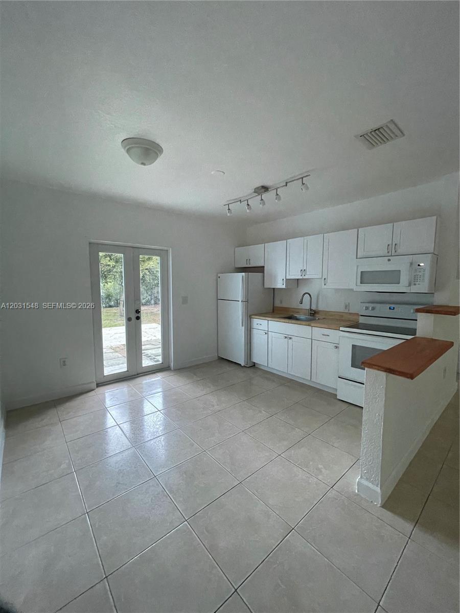 420 Sw 25th Avenue Property Photo 2