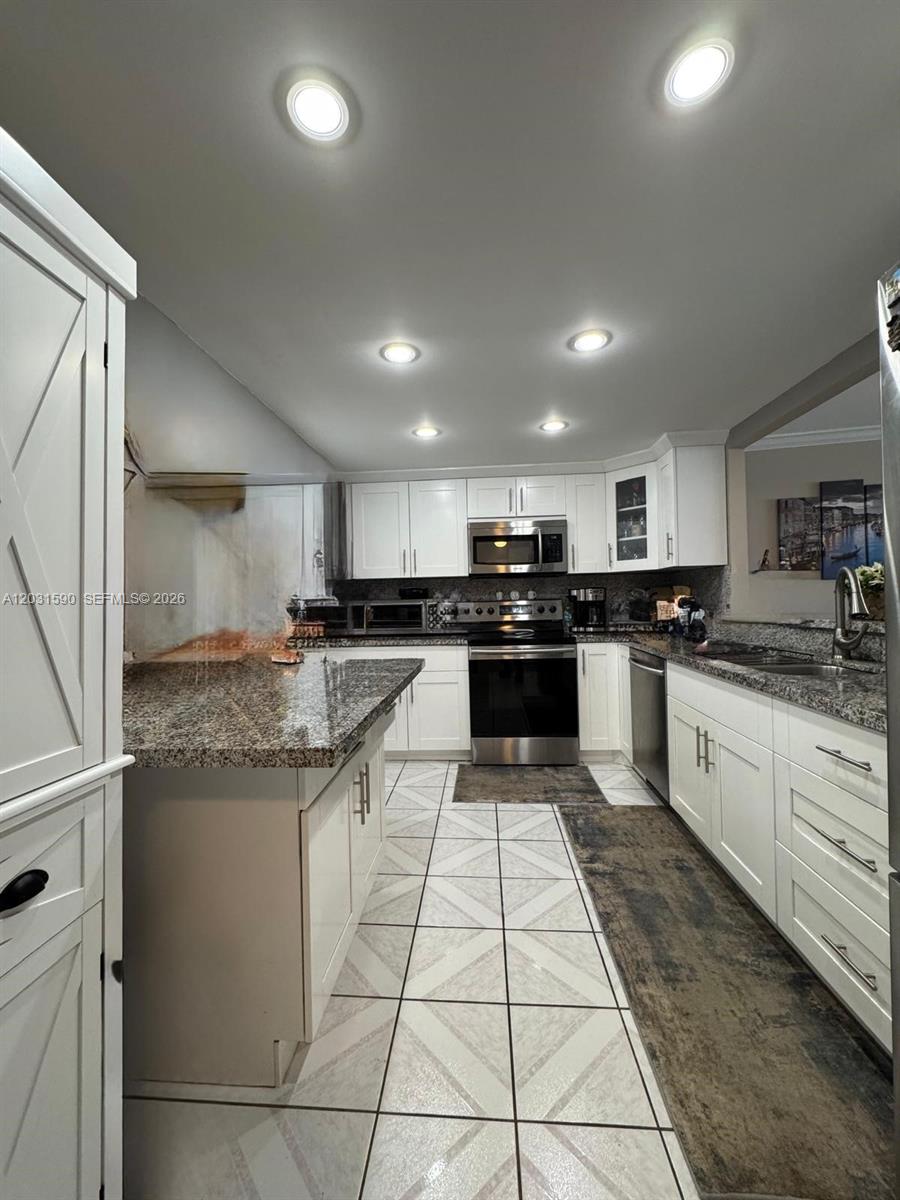 3800 S Ocean Drive 1816 (available Now) Property Photo 3
