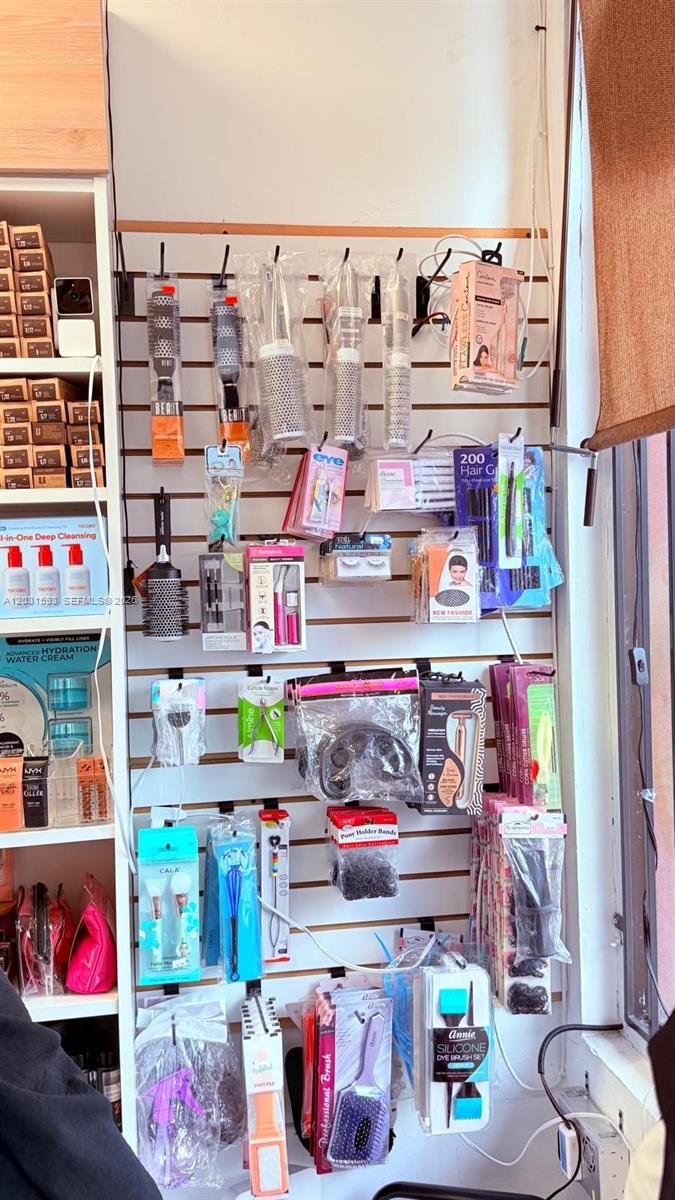 Beauty Supply Store Property Photo 4