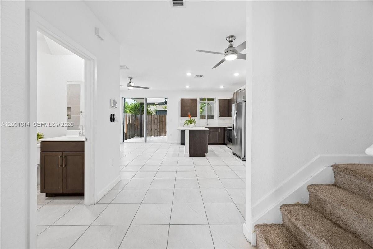 A12031614 Property Photo 2