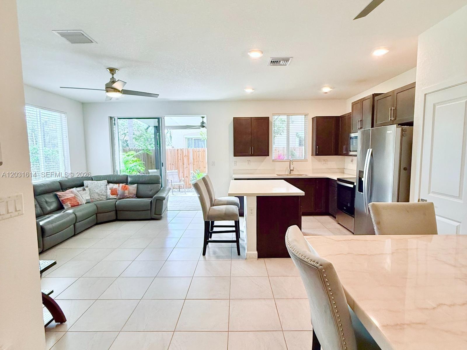 A12031614 Property Photo 3