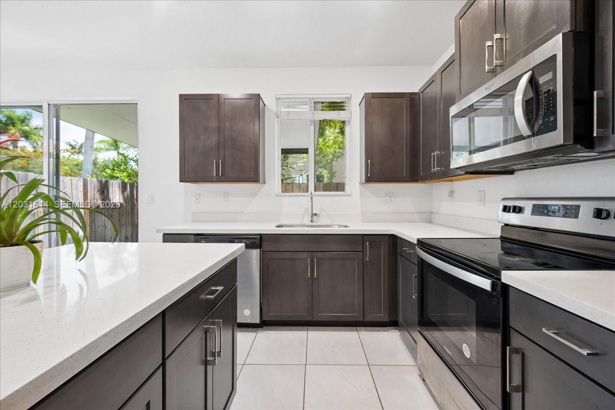 A12031614 Property Photo 3