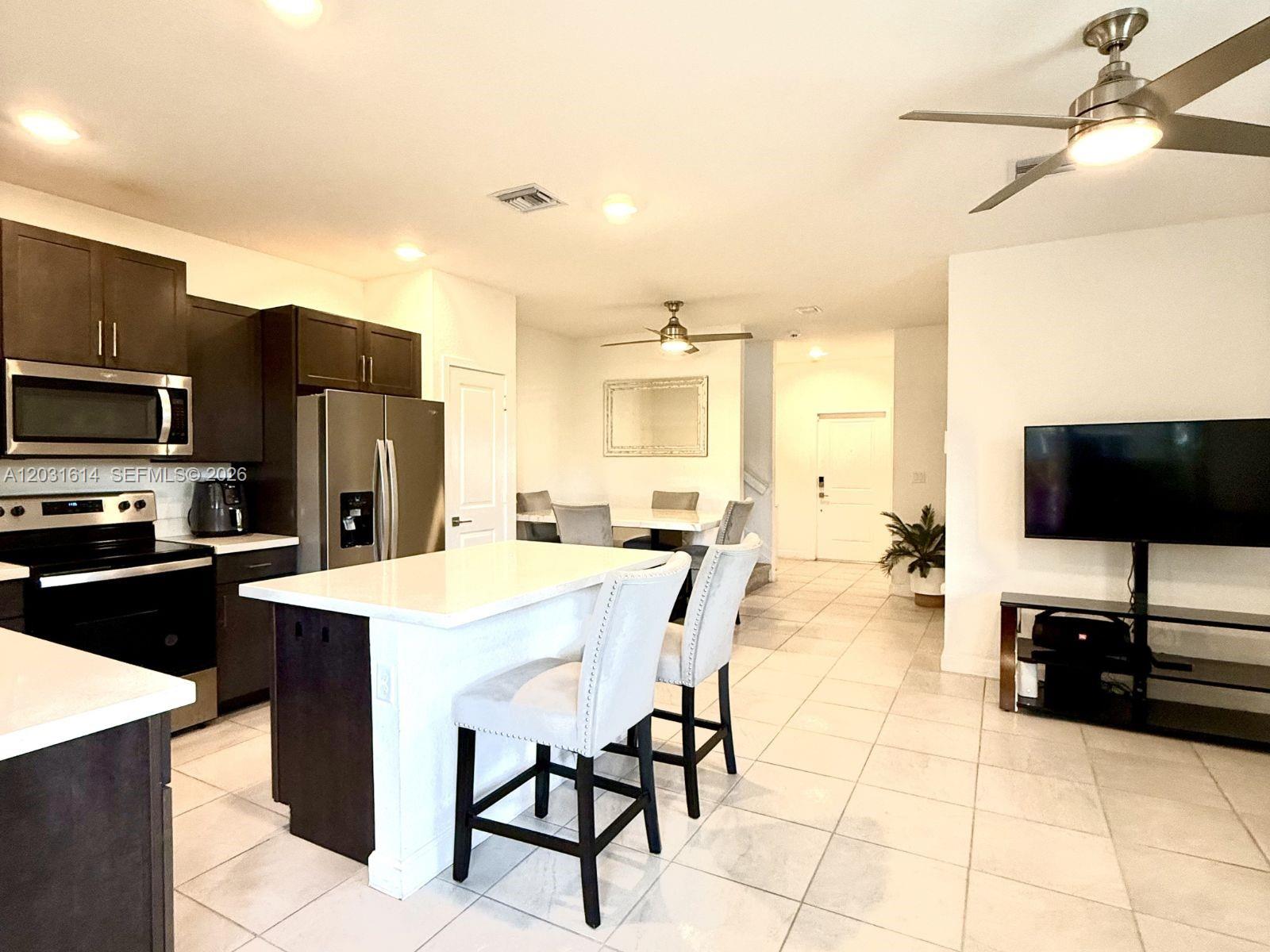 A12031614 Property Photo 4