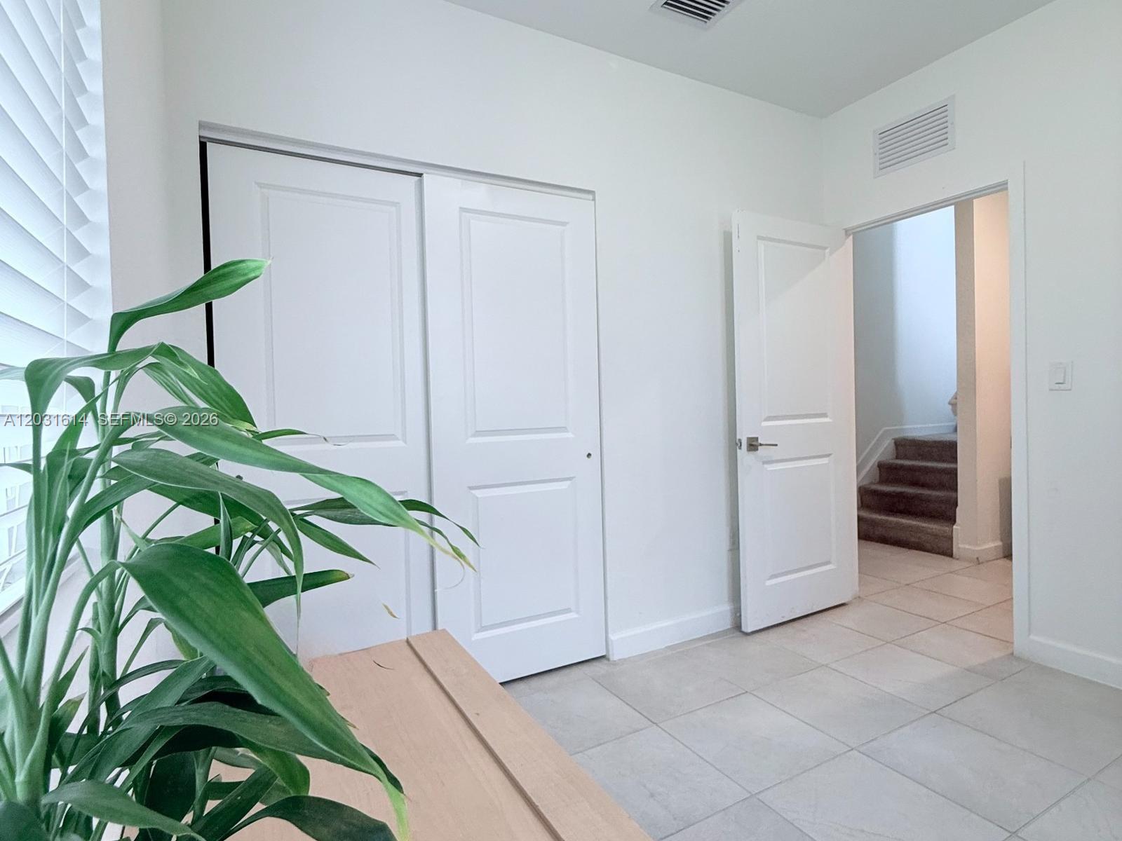 A12031614 Property Photo 7