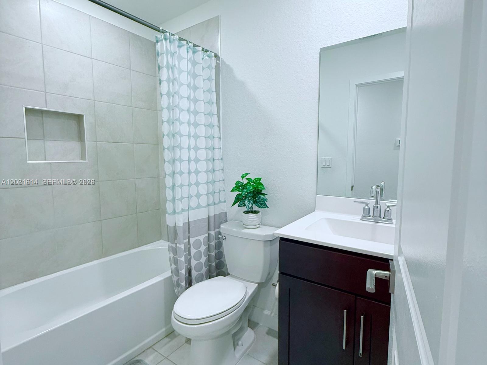 A12031614 Property Photo 14