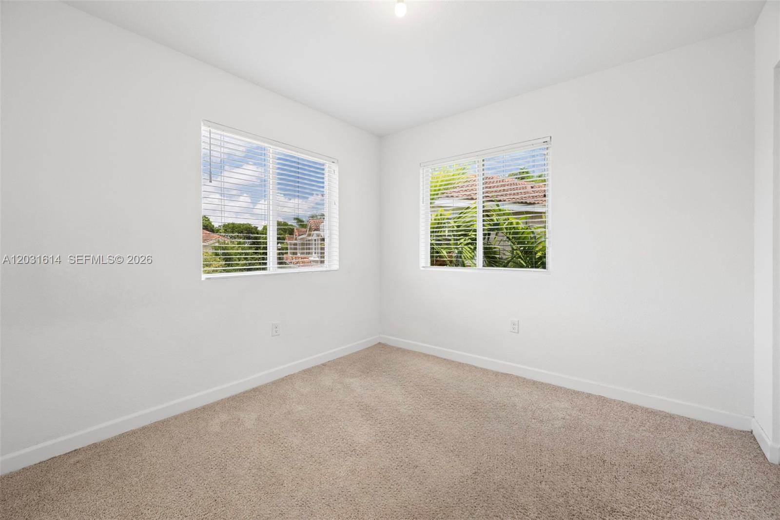 A12031614 Property Photo 14