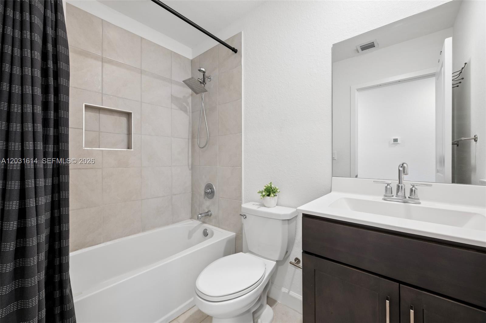 A12031614 Property Photo 16