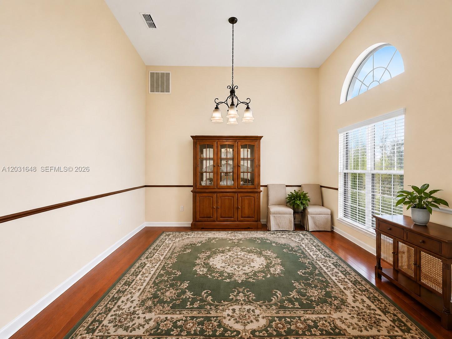 1401 W 56th Square Property Photo 6