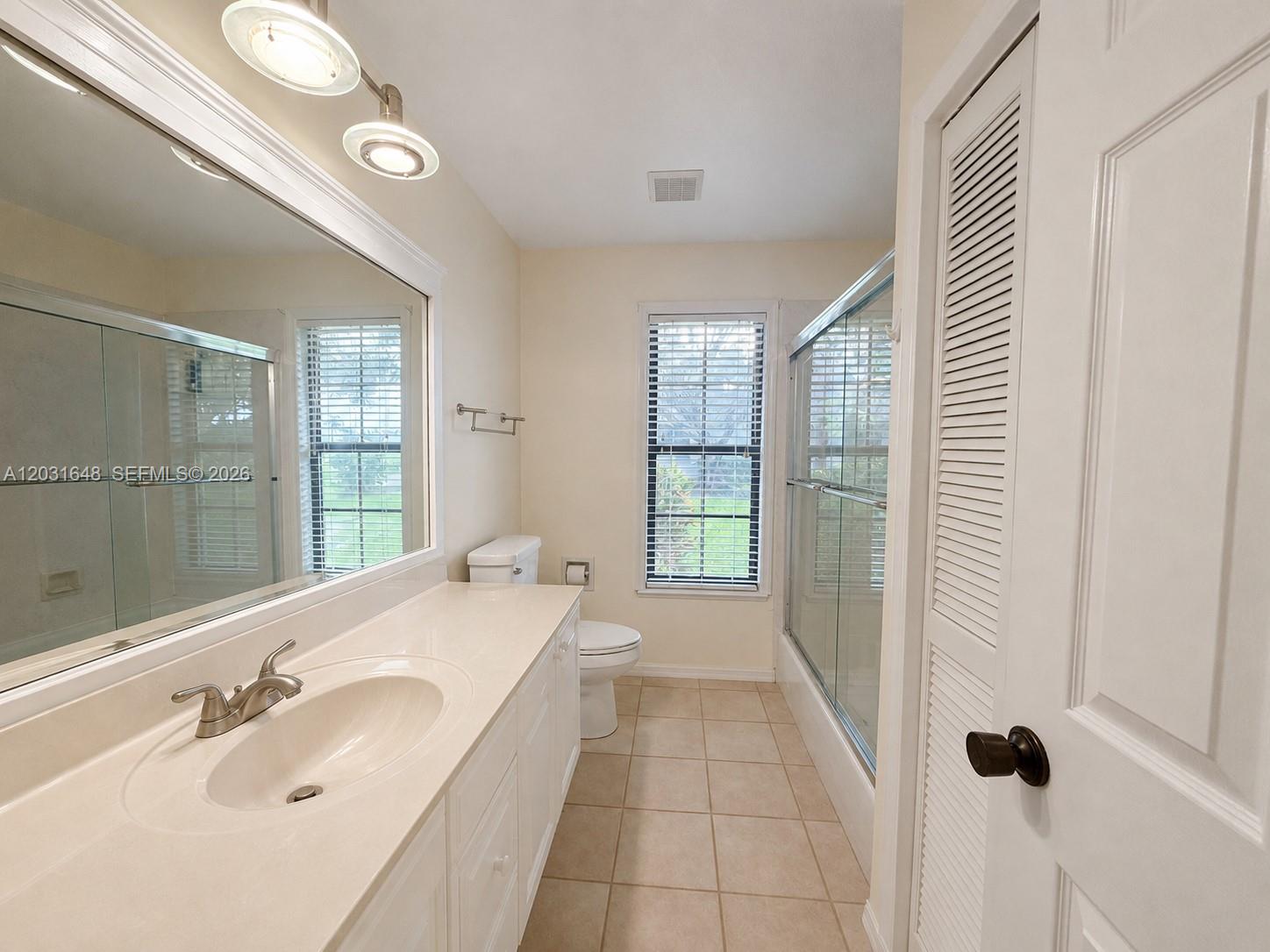 1401 W 56th Square Property Photo 16