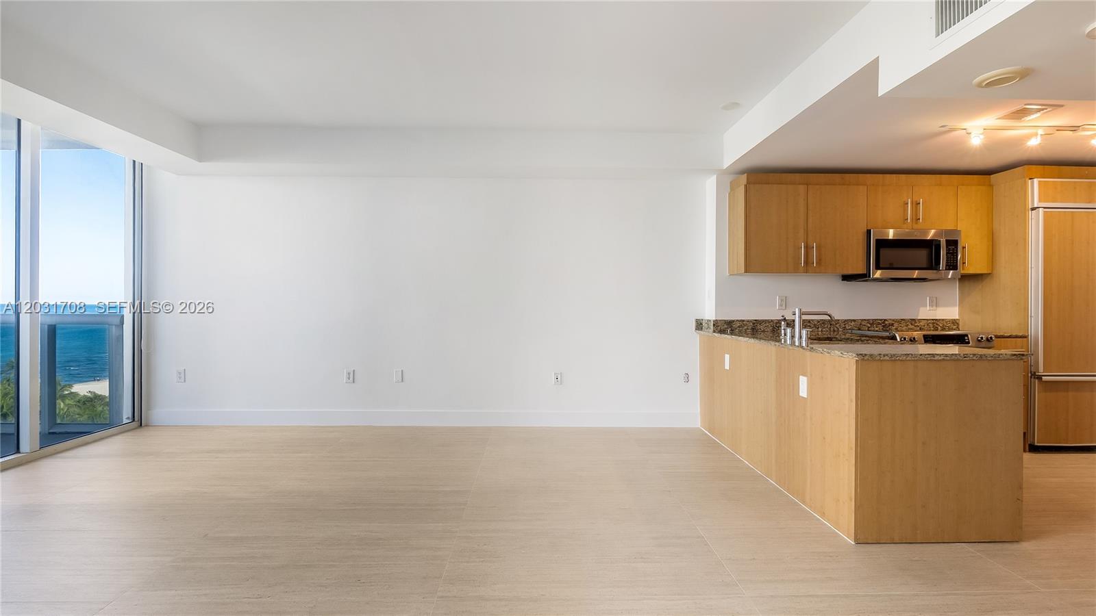 10275 Collins Avenue 905 Property Photo 4