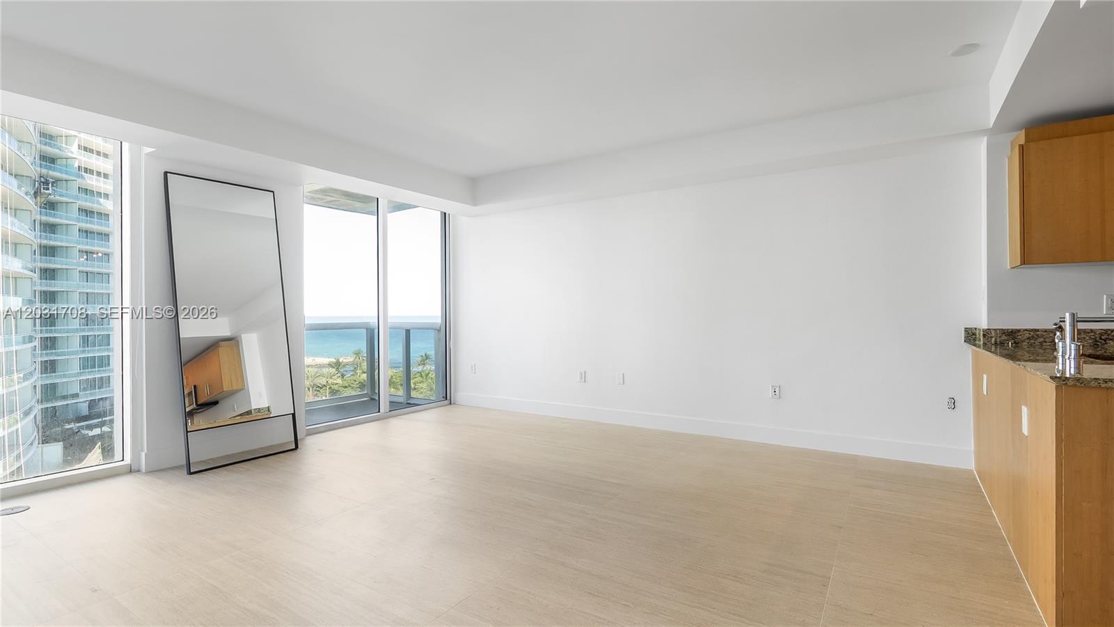 10275 Collins Avenue 905 Property Photo 6