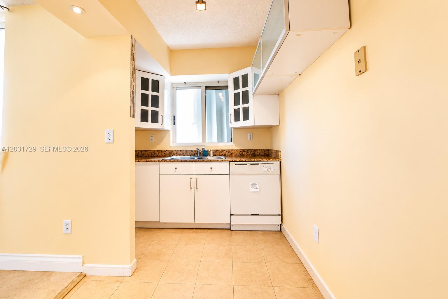 5900 Collins Avenue 601 Property Photo 16