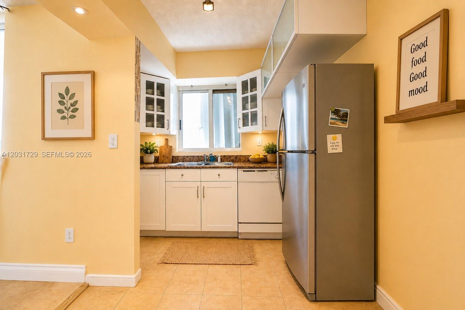 5900 Collins Avenue 601 Property Photo 17