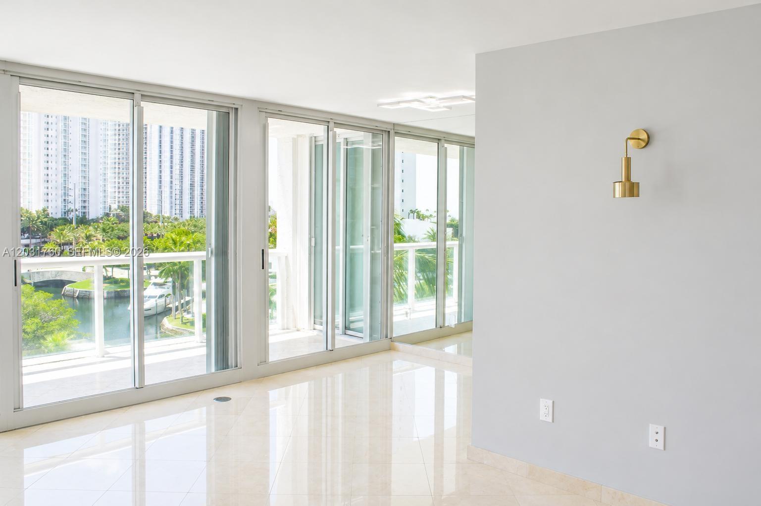 16400 Collins Avenue 542 Property Photo 4