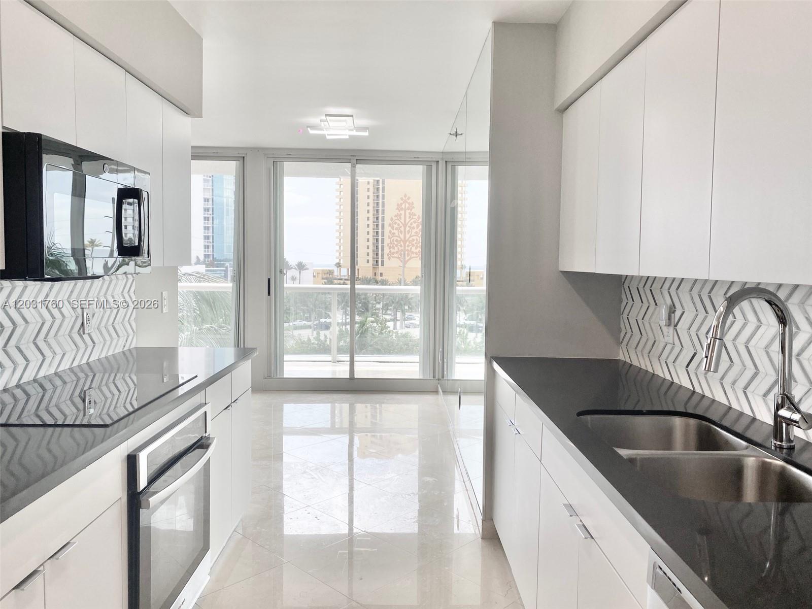16400 Collins Avenue 542 Property Photo 14