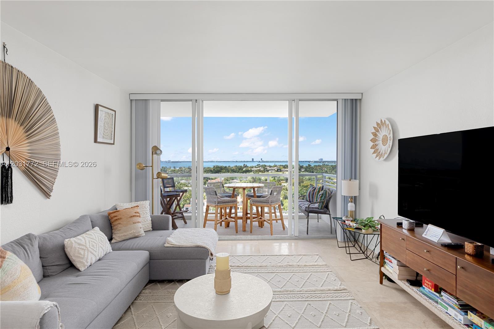 5600 Collins Avenue 14r Property Photo 2