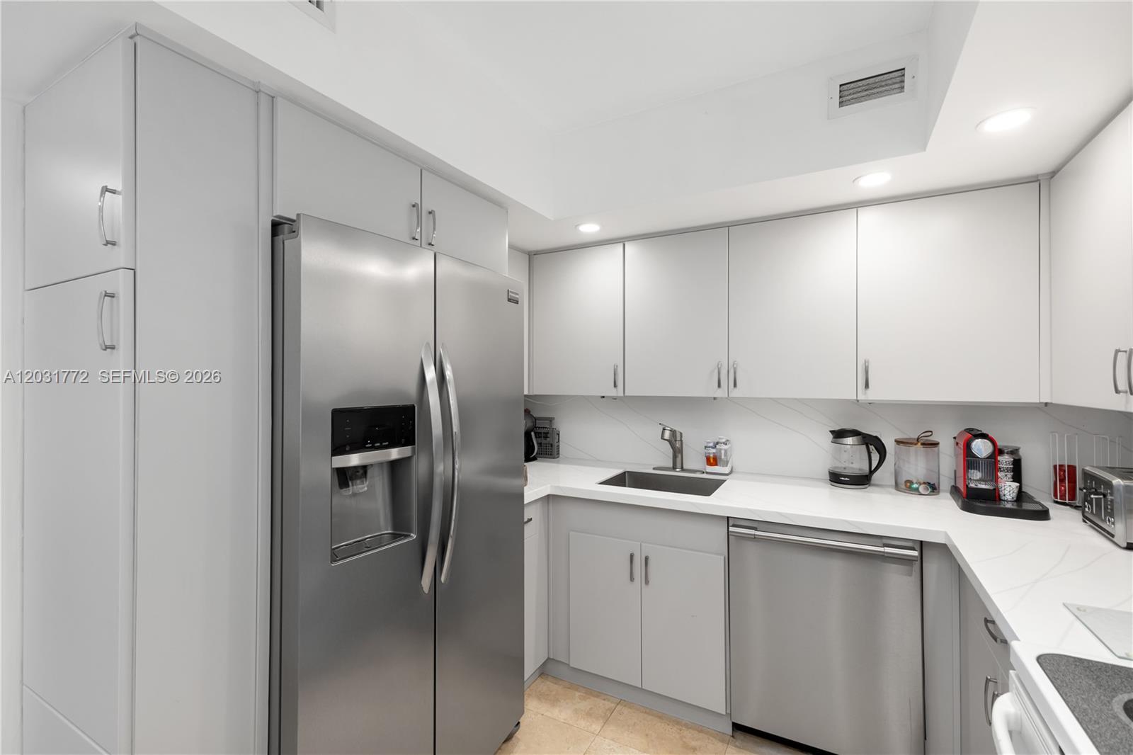 5600 Collins Avenue 14r Property Photo 11