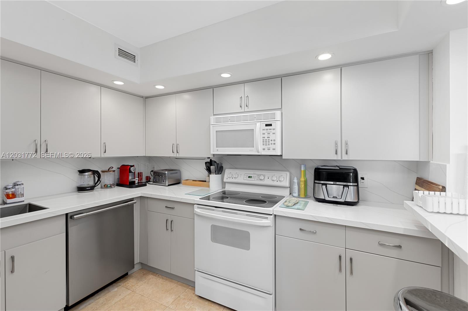 5600 Collins Avenue 14r Property Photo 12