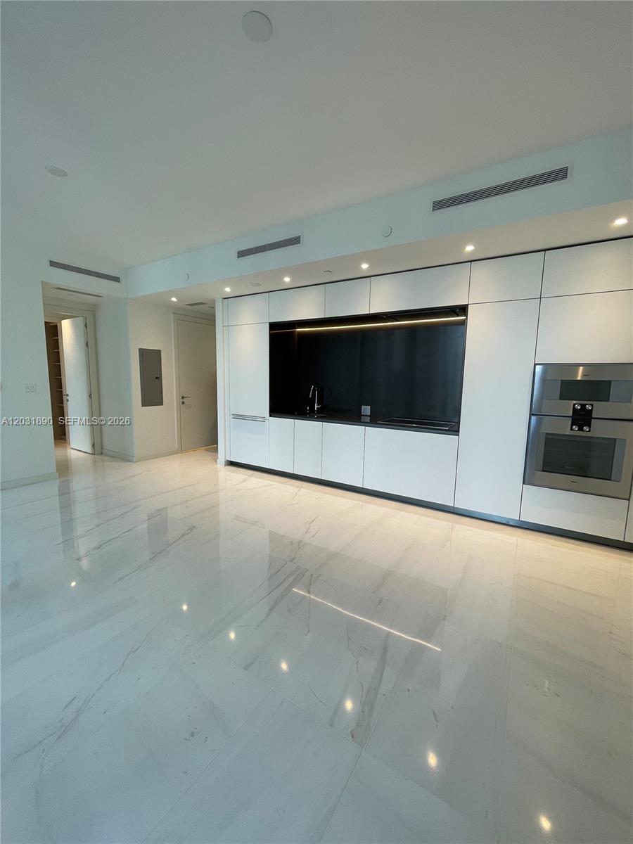 300 Biscayne Blvd Way 2008 Property Photo 6