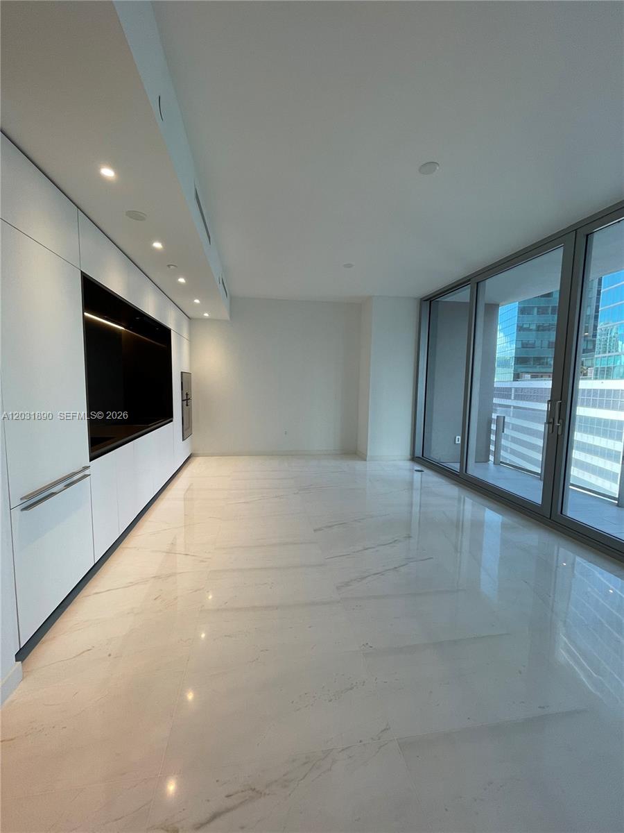 300 Biscayne Blvd Way 2008 Property Photo 8