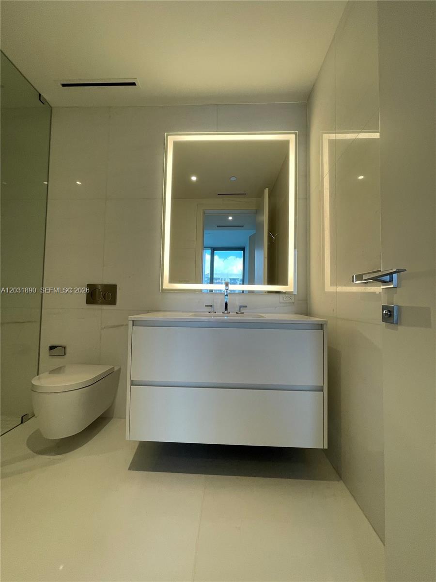 300 Biscayne Blvd Way 2008 Property Photo 12