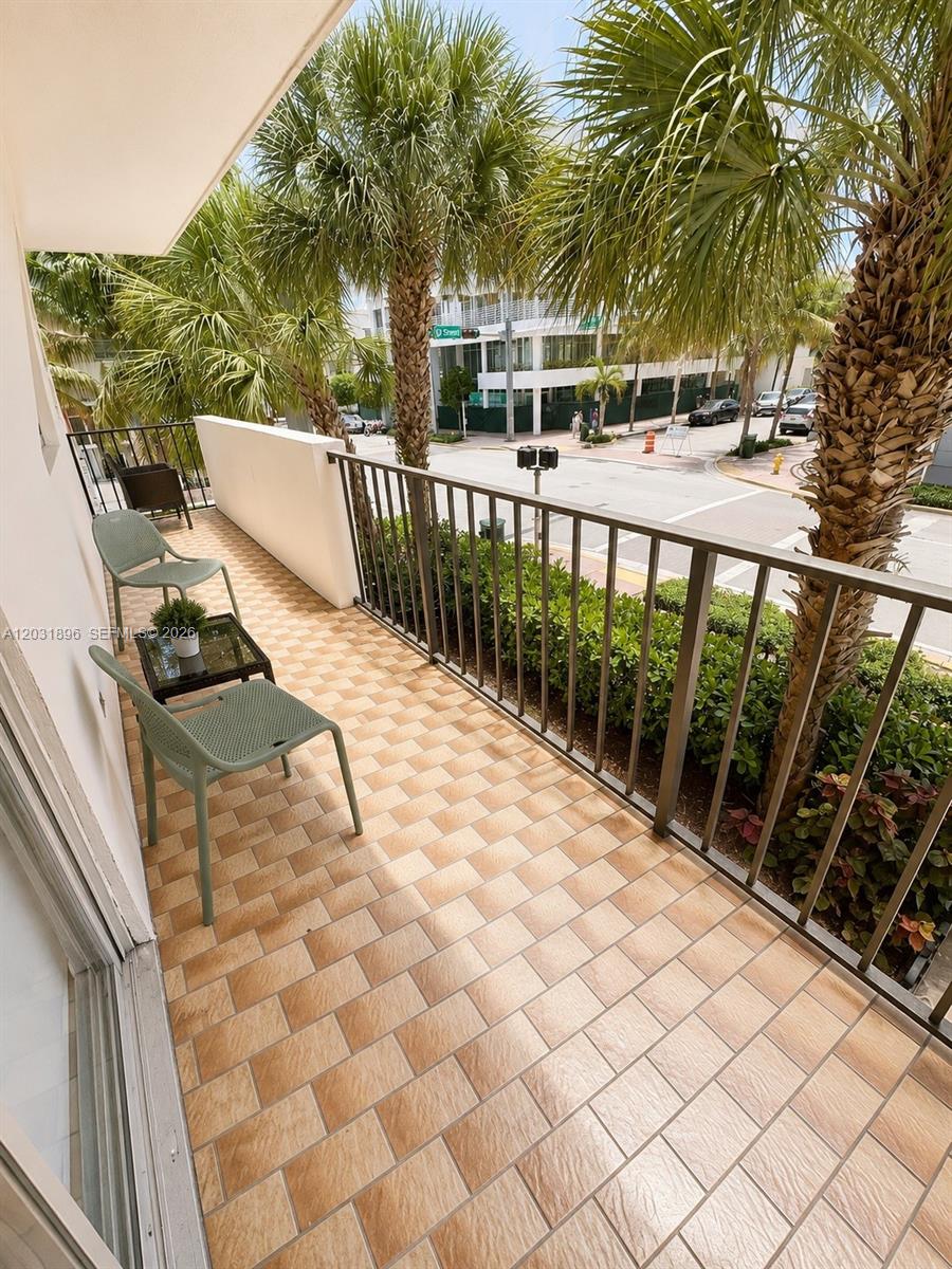 1150 Collins Avenue 204 Property Photo 4