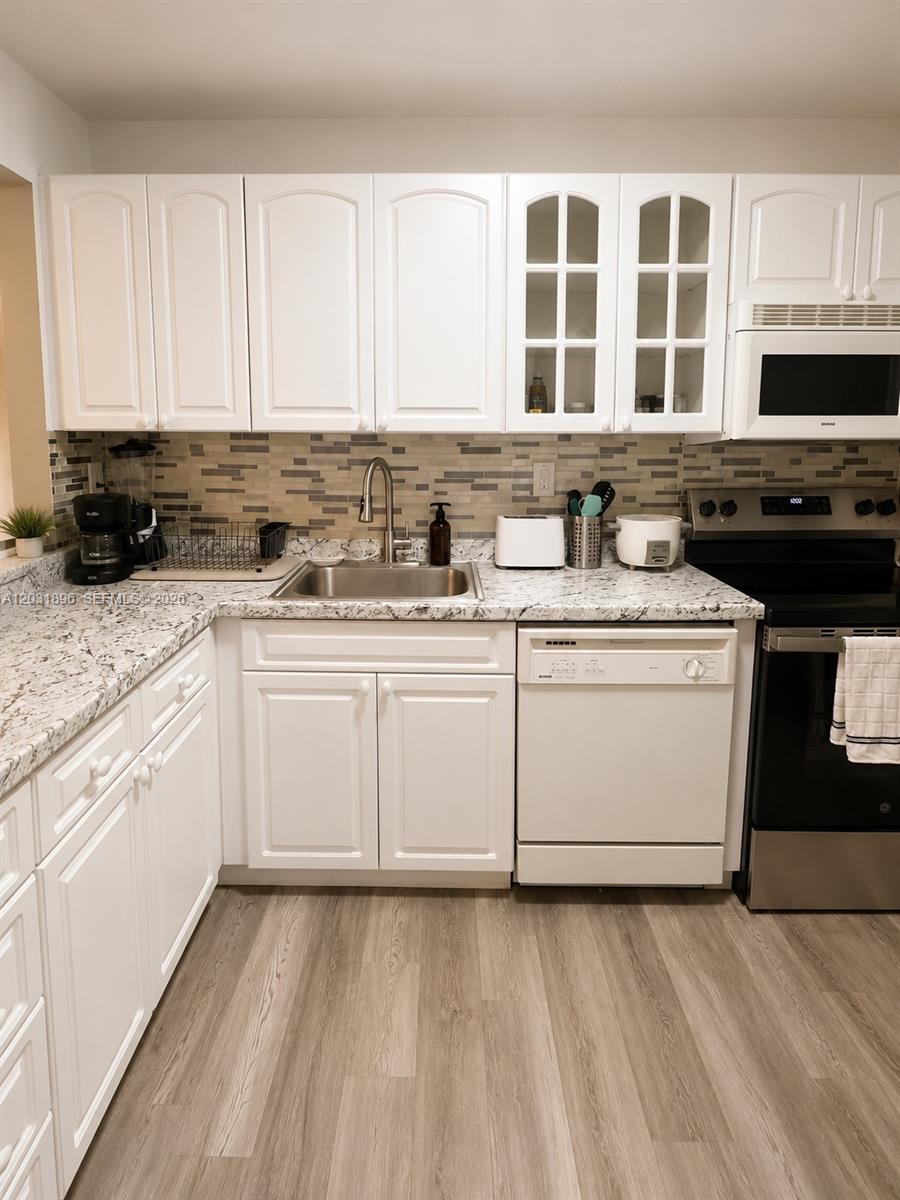 1150 Collins Avenue 204 Property Photo 6
