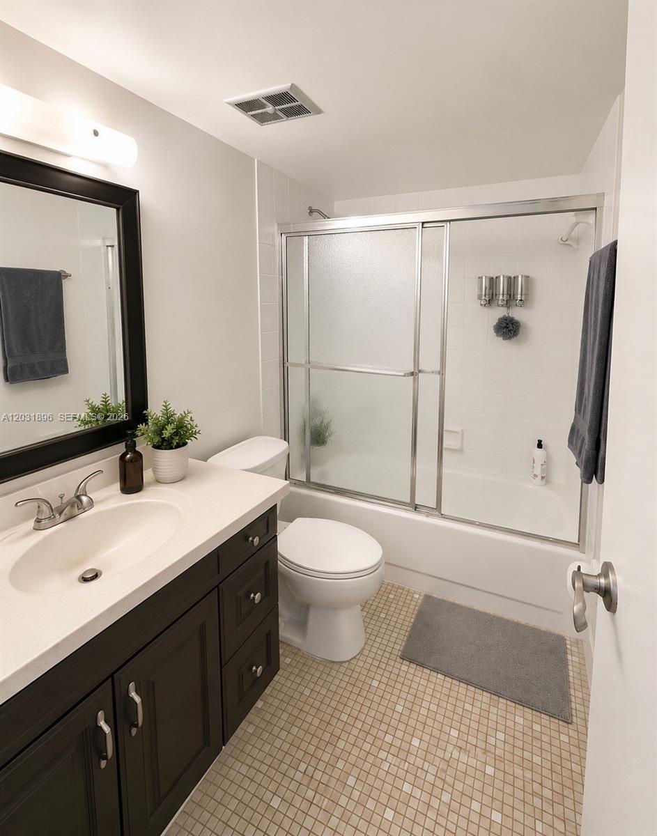 1150 Collins Avenue 204 Property Photo 8