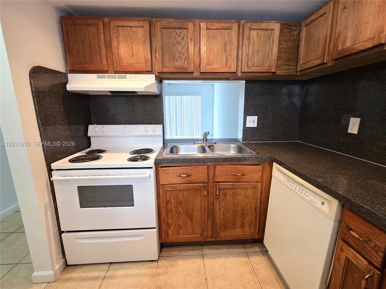 2800 Nw 56th Avenue E303 Property Photo 6