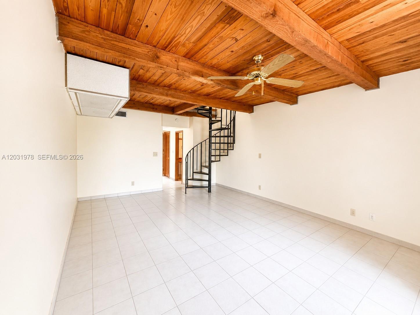 3719 Riverside Drive Property Photo 3