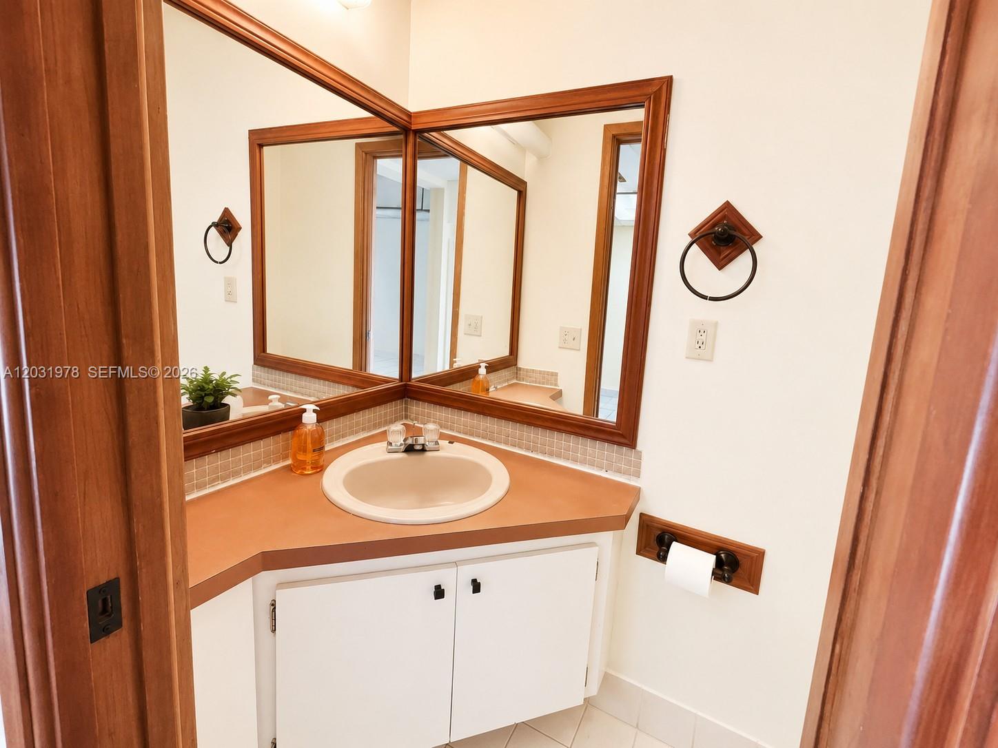 3719 Riverside Drive Property Photo 6