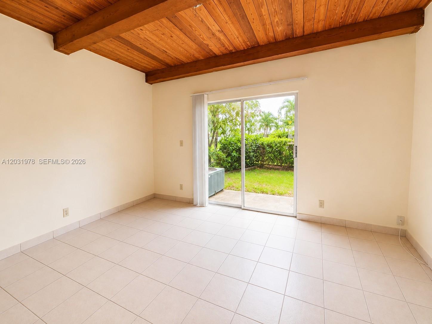 3719 Riverside Drive Property Photo 8