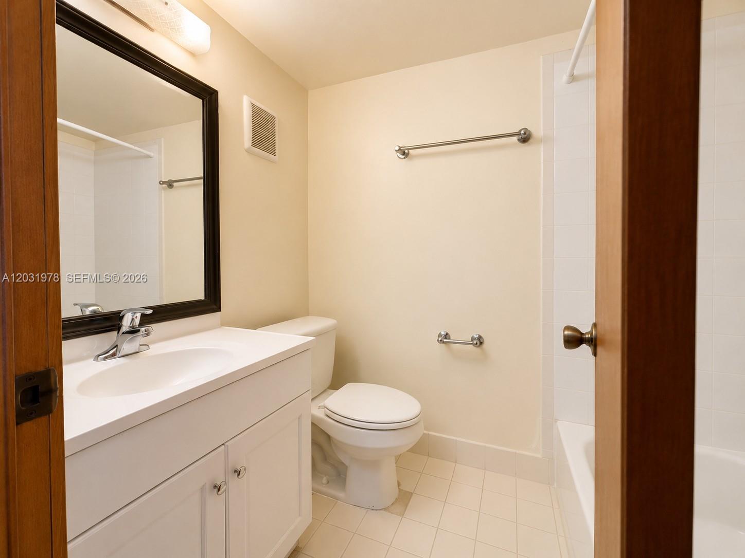 3719 Riverside Drive Property Photo 12