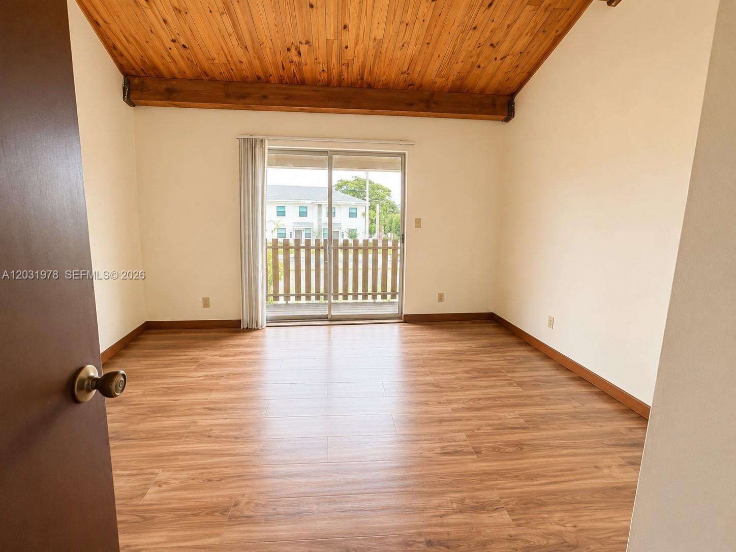 3719 Riverside Drive Property Photo 16
