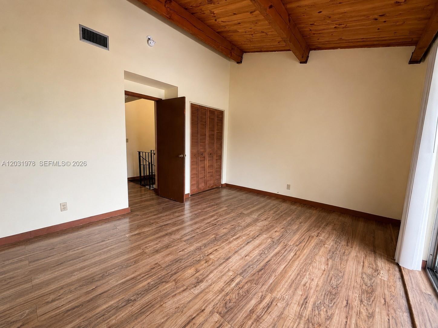3719 Riverside Drive Property Photo 17