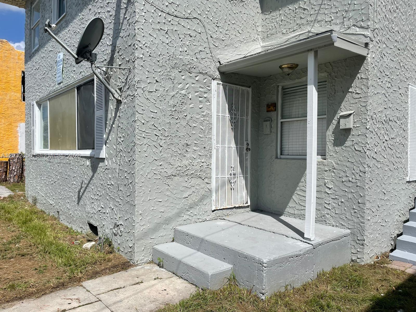 817 4th Street 817 Property Photo 2