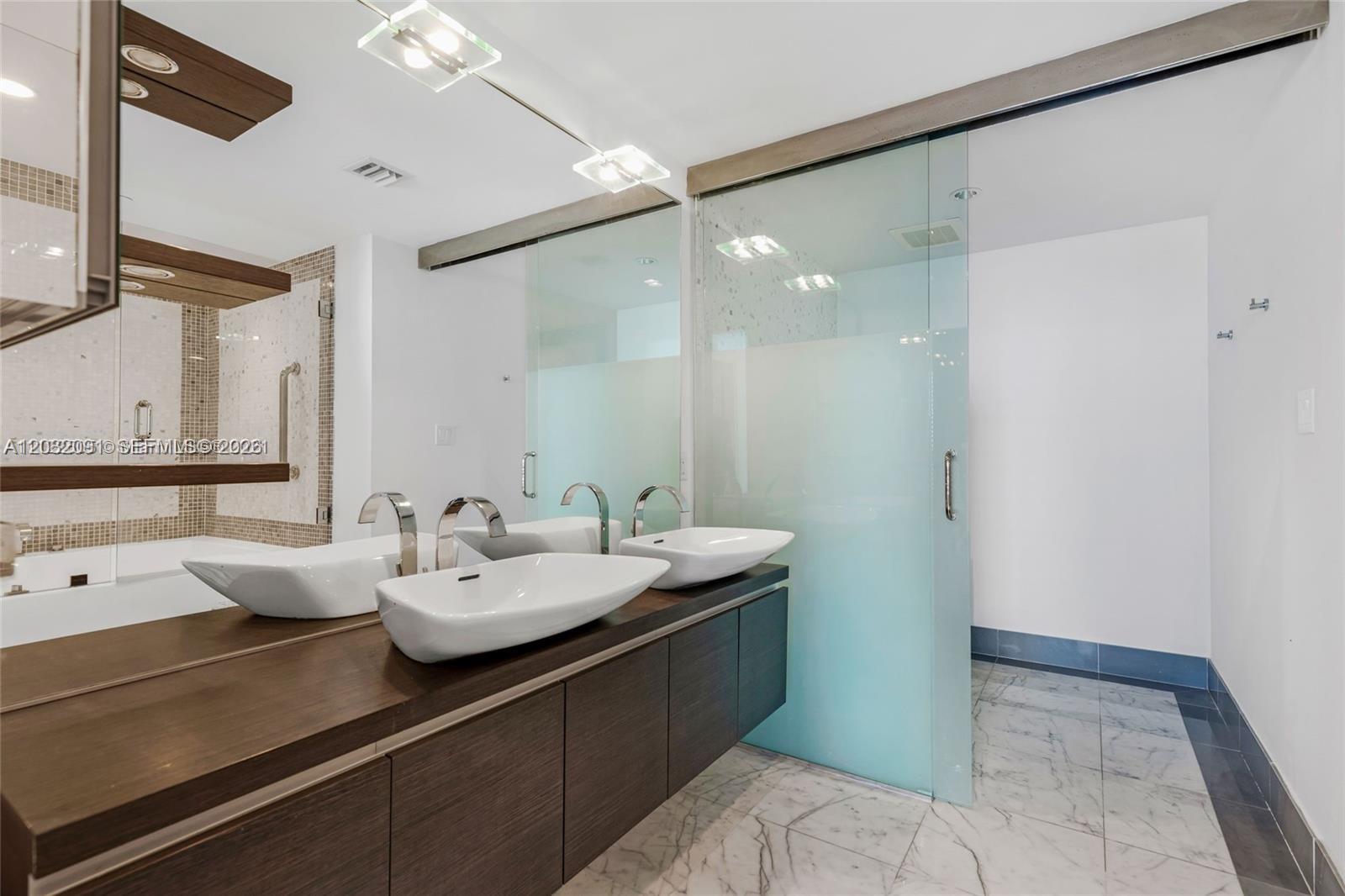 200 Biscayne Boulevard Way 3713 Property Photo 3