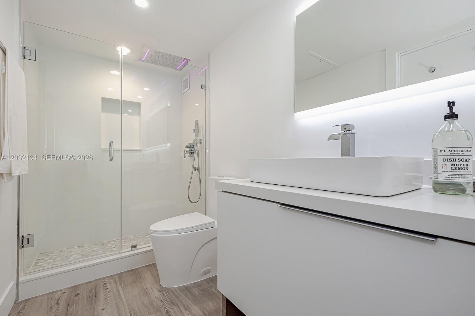 2301 Collins Avenue 843 Property Photo 16