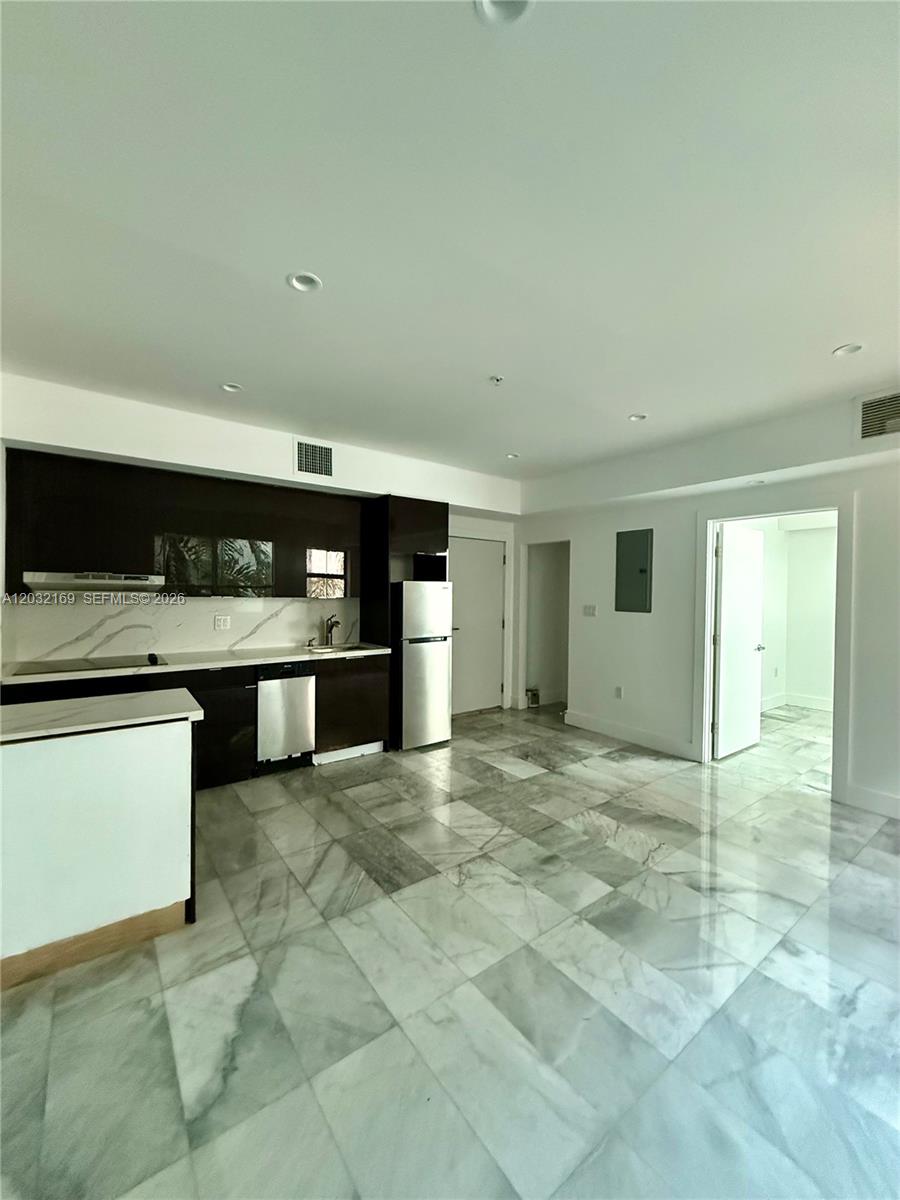 1560 Drexel Avenue 103 Property Photo 1