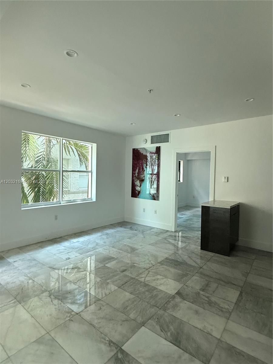 1560 Drexel Avenue 103 Property Photo 2