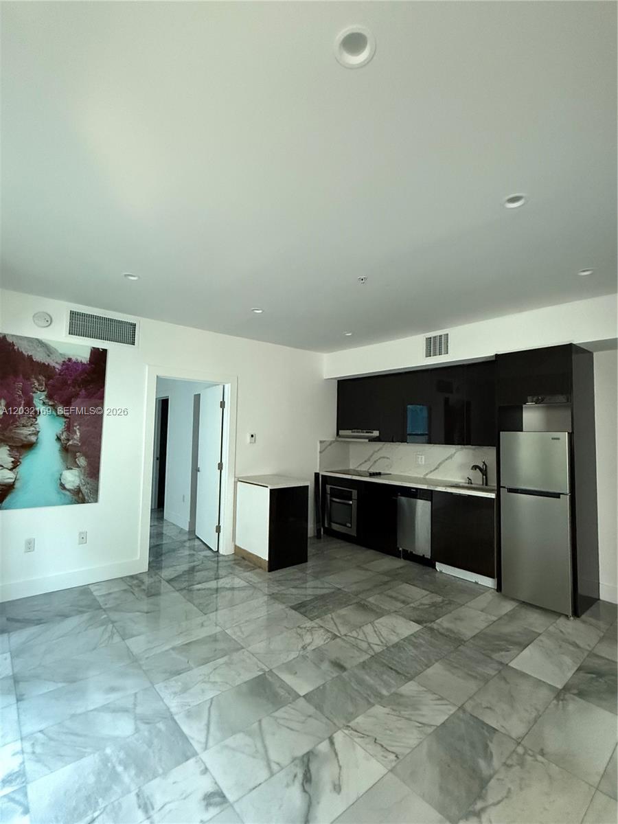 1560 Drexel Avenue 103 Property Photo 3