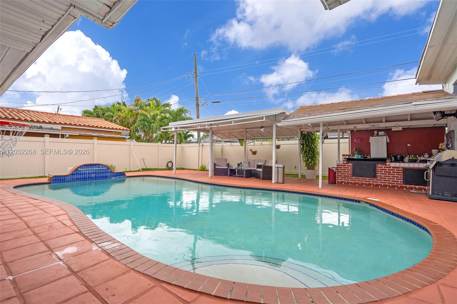 4820 W 2nd Lane Property Photo 32