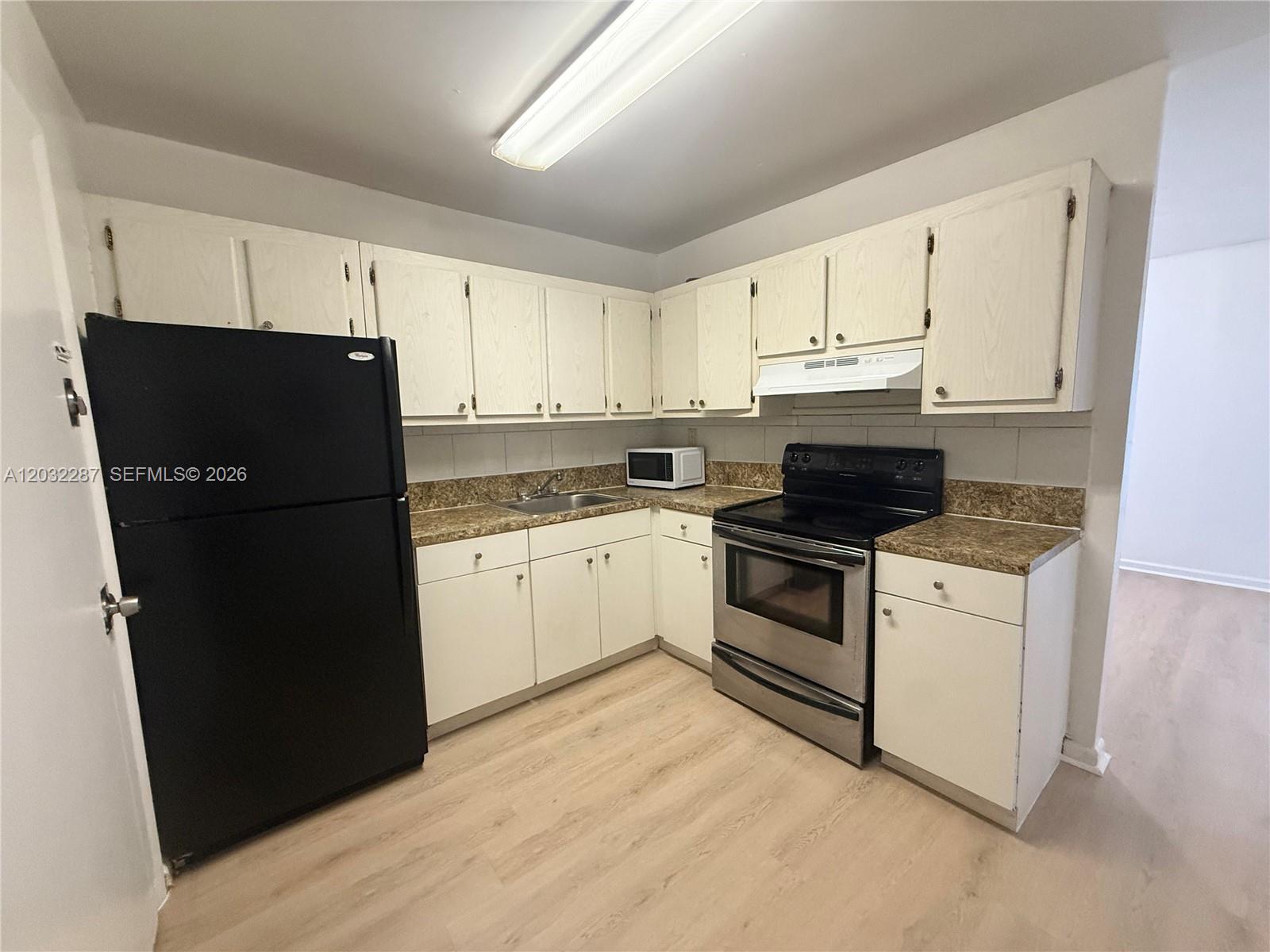 12215 W Dixie Highway 306 Property Photo 1