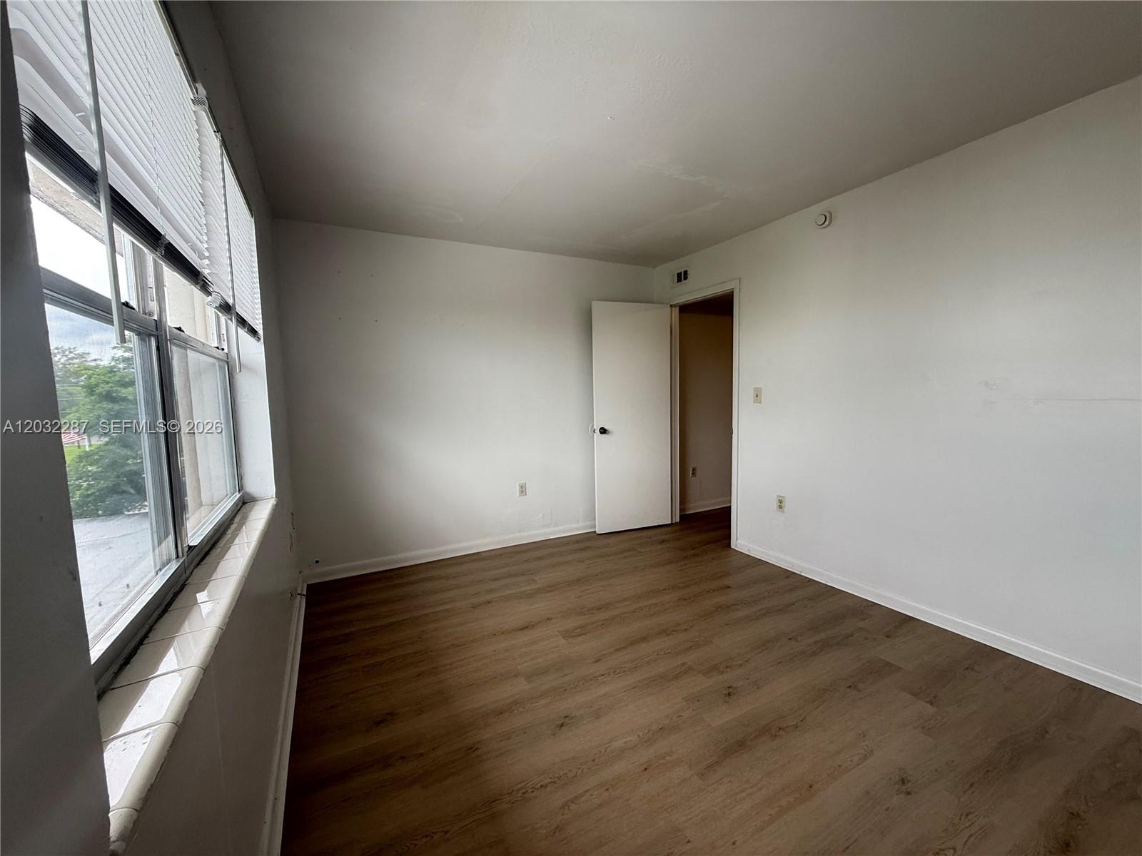 12215 W Dixie Highway 306 Property Photo 5