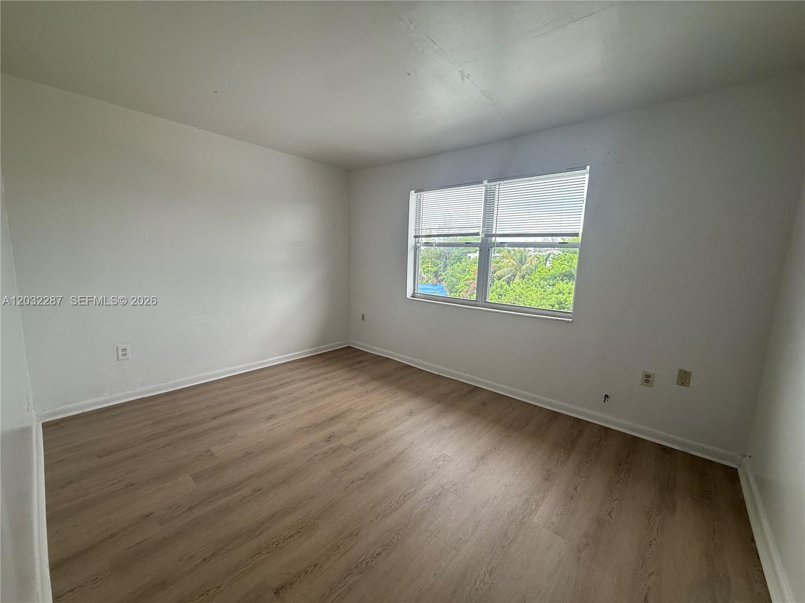 12215 W Dixie Highway 306 Property Photo 6
