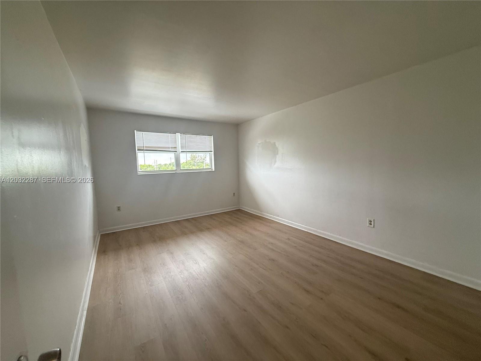 12215 W Dixie Highway 306 Property Photo 8