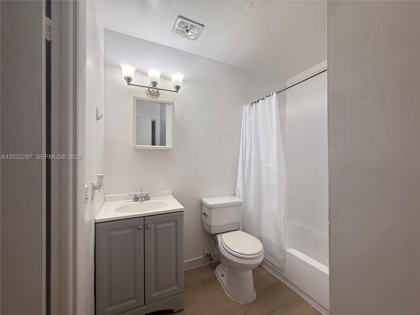 12215 W Dixie Highway 306 Property Photo 12