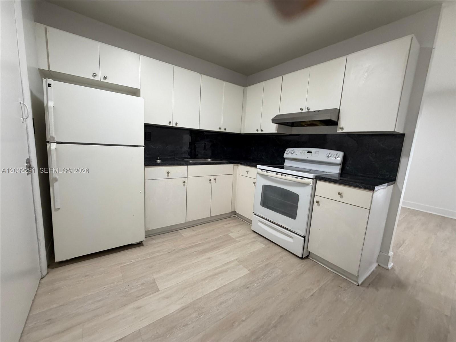 12215 W Dixie Highway 206 Property Photo 1