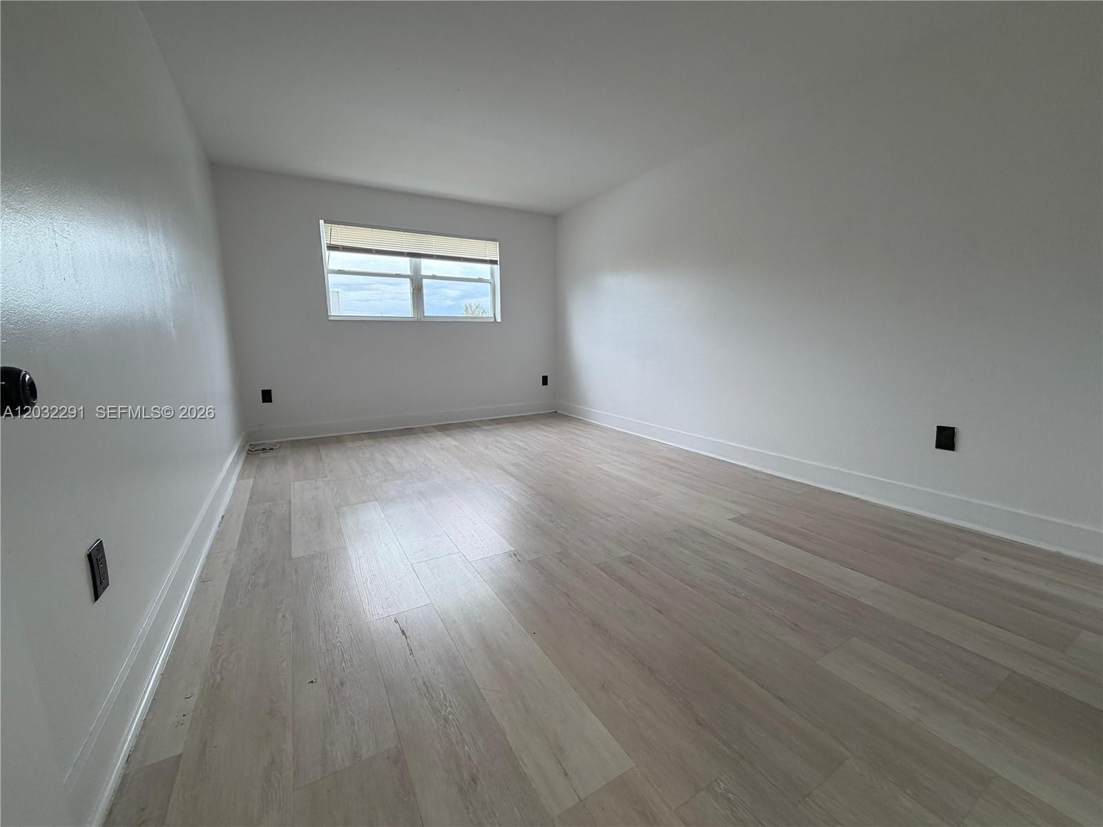 12215 W Dixie Highway 206 Property Photo 9