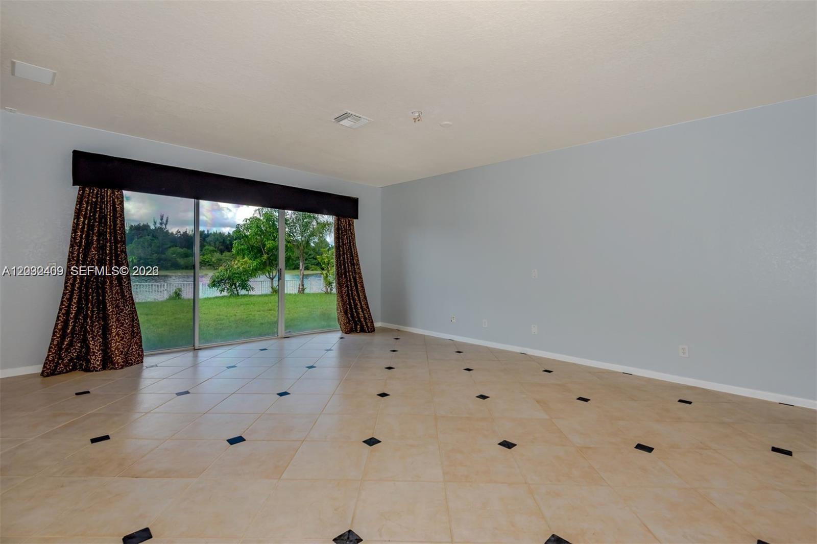 A12032409 Property Photo 9